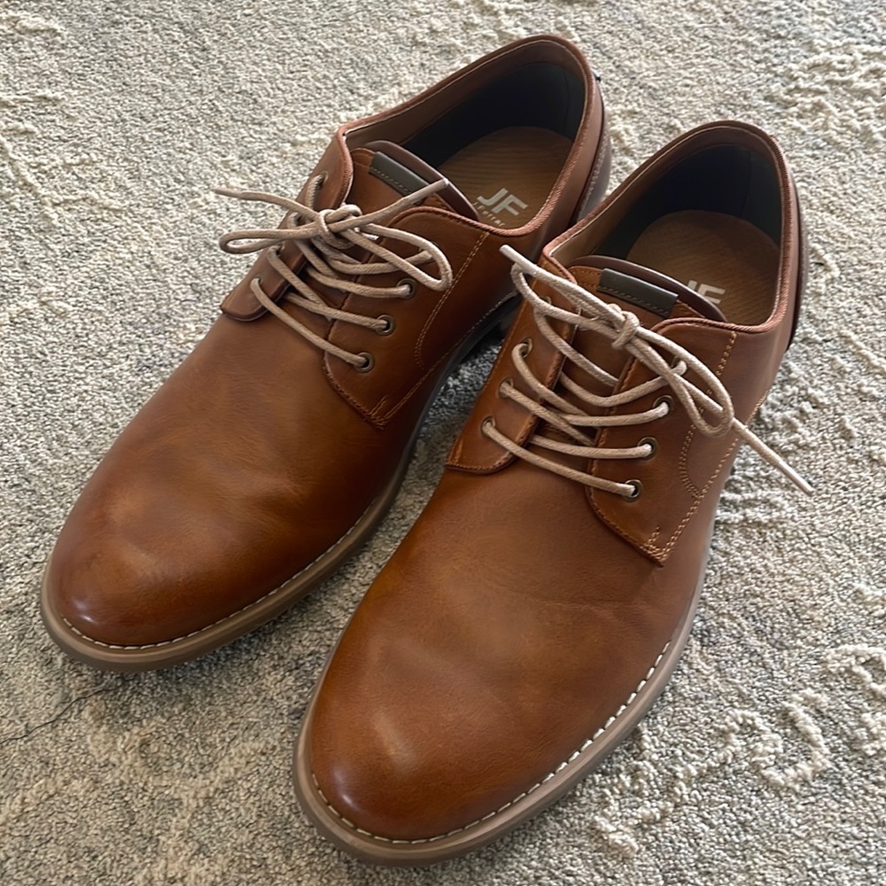 Like New - JF J.Ferrar Kent Men’s Shoes - Color: Tan - Size 11 - In Original Box